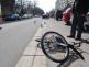 Cyklista narazil do auta v Hradci - foto č. 1