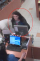 s kradenou kartou při nákupu (2)