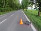 motocyklista a cyklista