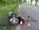motocyklista a cyklista