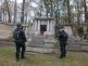 Policejní kontroly na hřbitovech