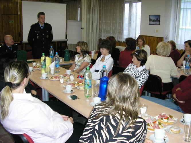 projevy k otevření policejní stanice