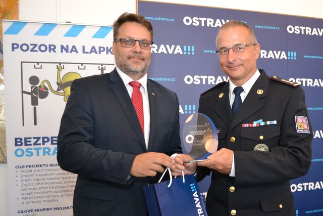 02_předávání.jpg