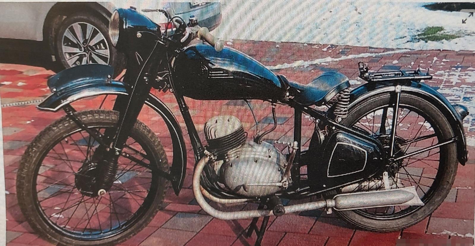 1 ČZ 125.jpg