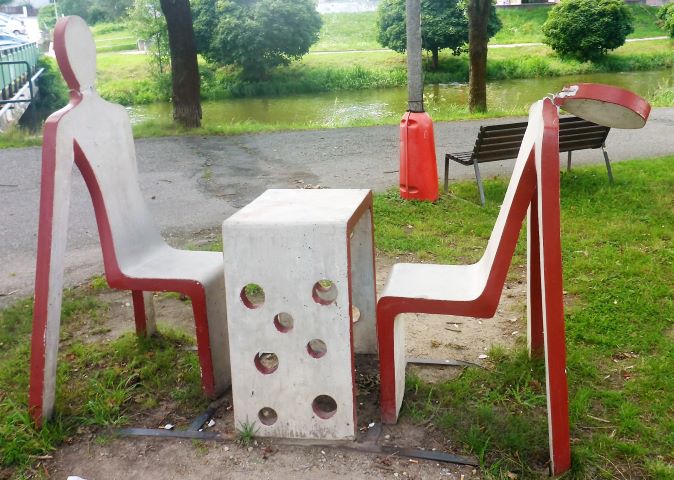 1 Poškozené sousoší ve Veselí nad Lužnicí (1).JPG