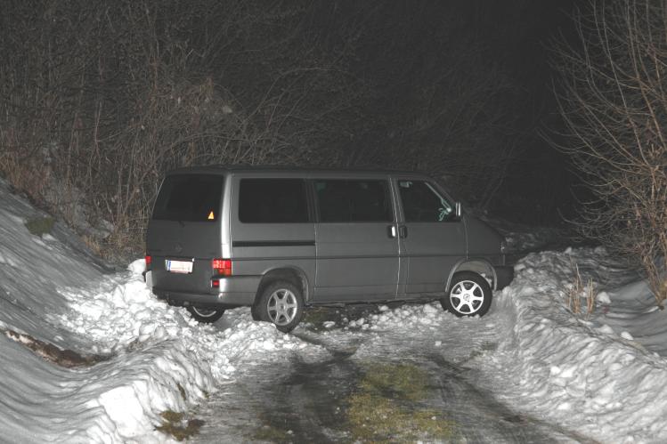 1 VW Caravelle.jpg