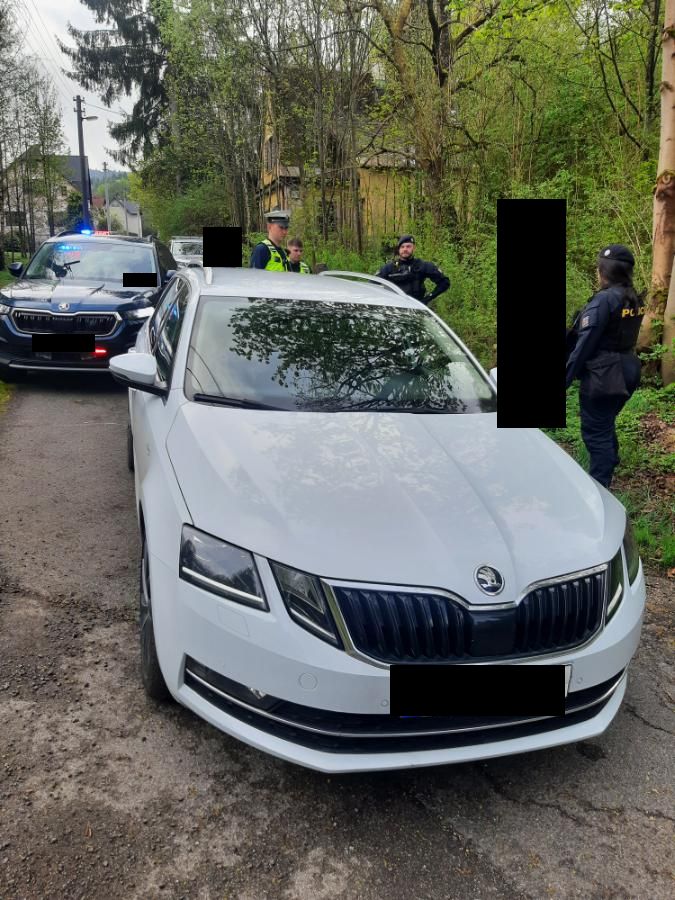 1 Zastavené vozidlo v Nové Vsi nad Nisou (1).jpg
