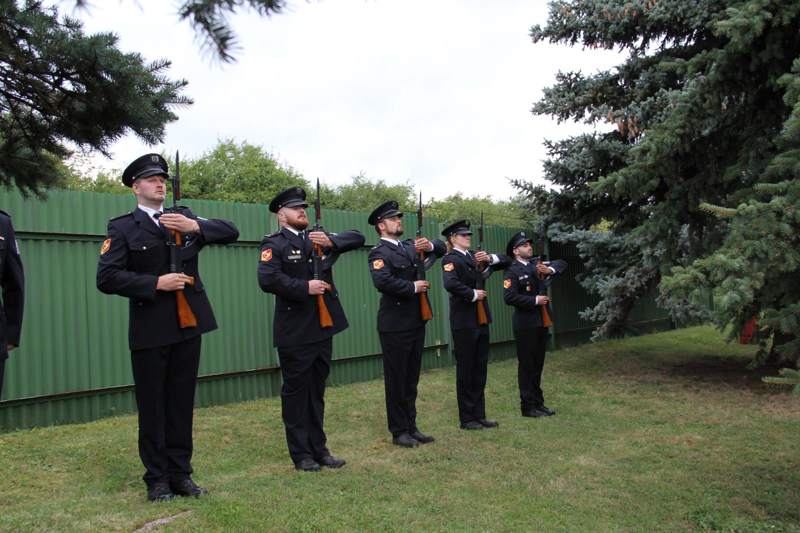 1 čestná jednotak pražské policie.JPG