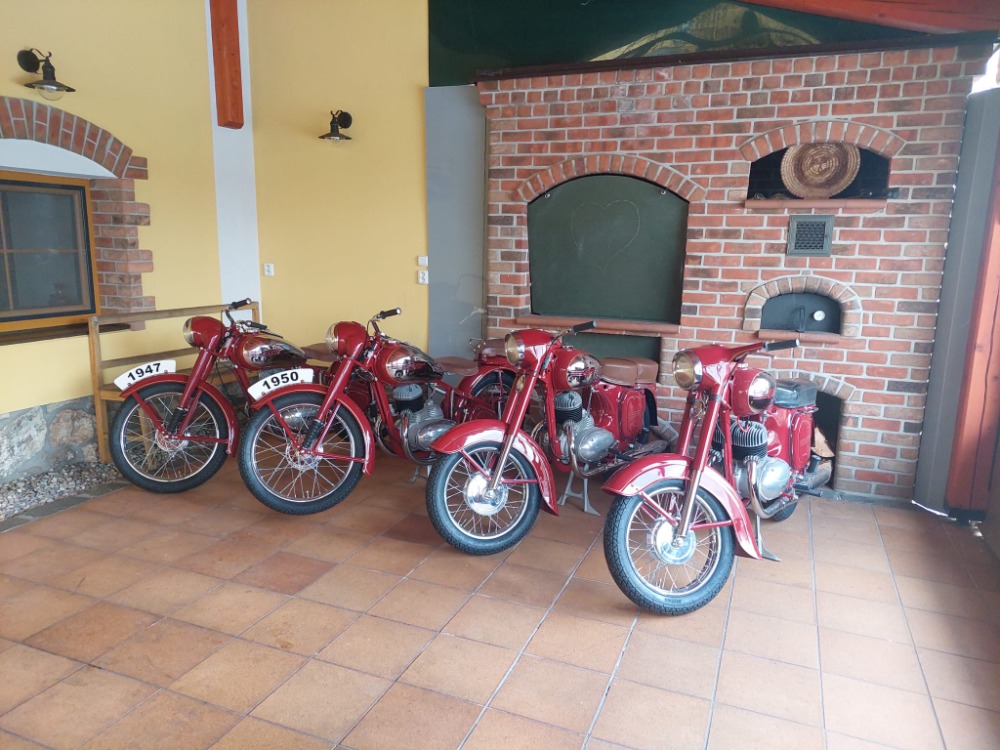 1 moto 1,2,3,4.jpeg