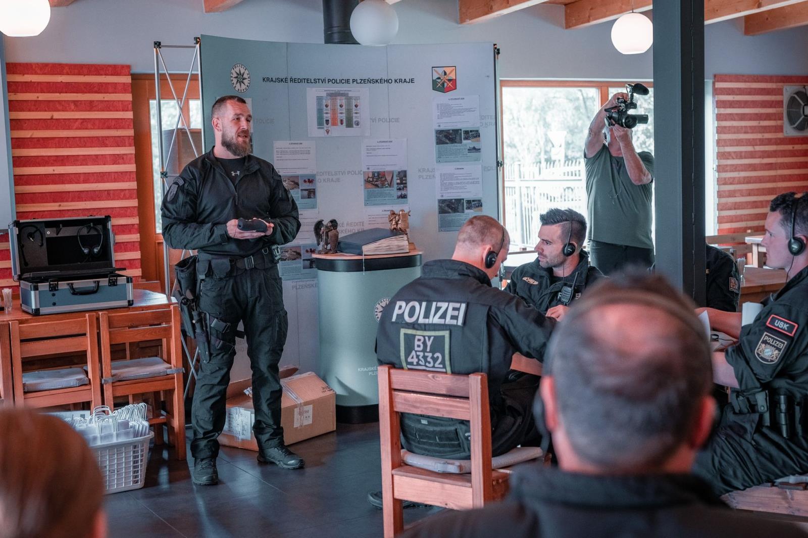 1. den - společné srovnávací cvičení pořádkových a zásahových jednotek