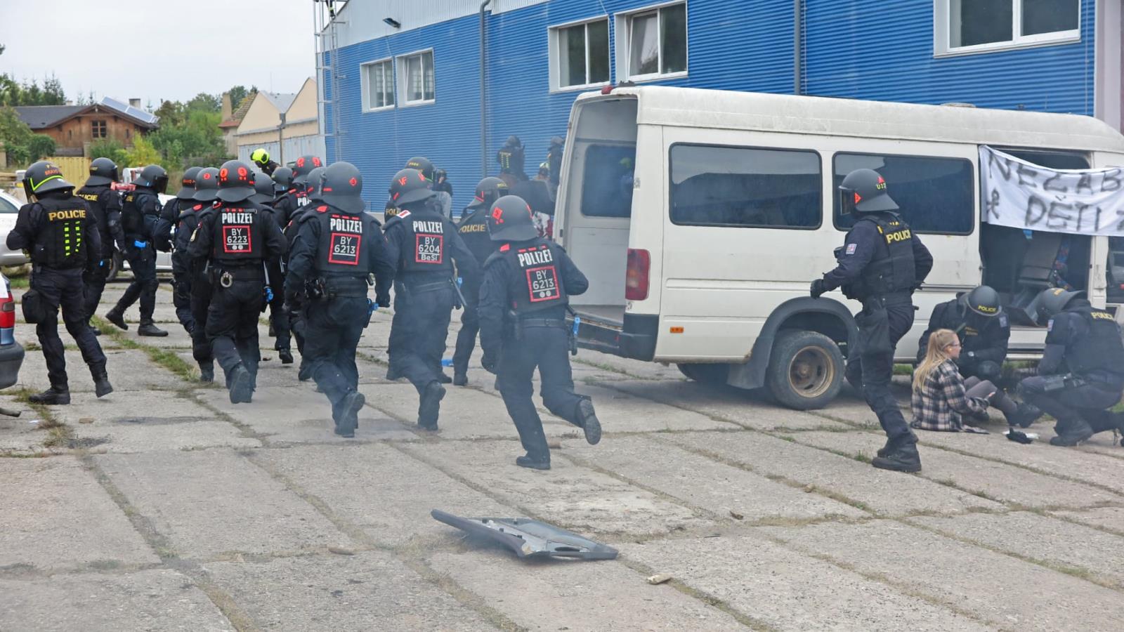 1. den - společné srovnávací cvičení pořádkových a zásahových jednotek
