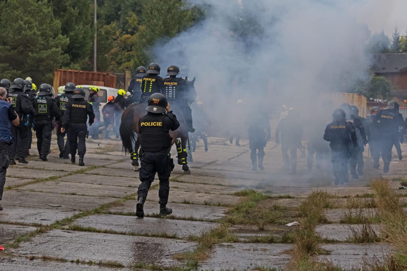 1. den - společné srovnávací cvičení pořádkových a zásahových jednotek