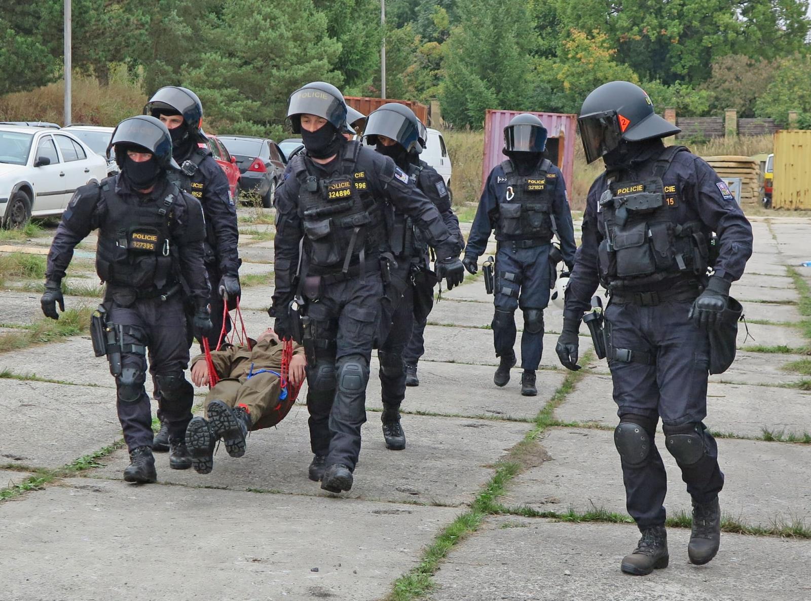 1. den - společné srovnávací cvičení pořádkových a zásahových jednotek