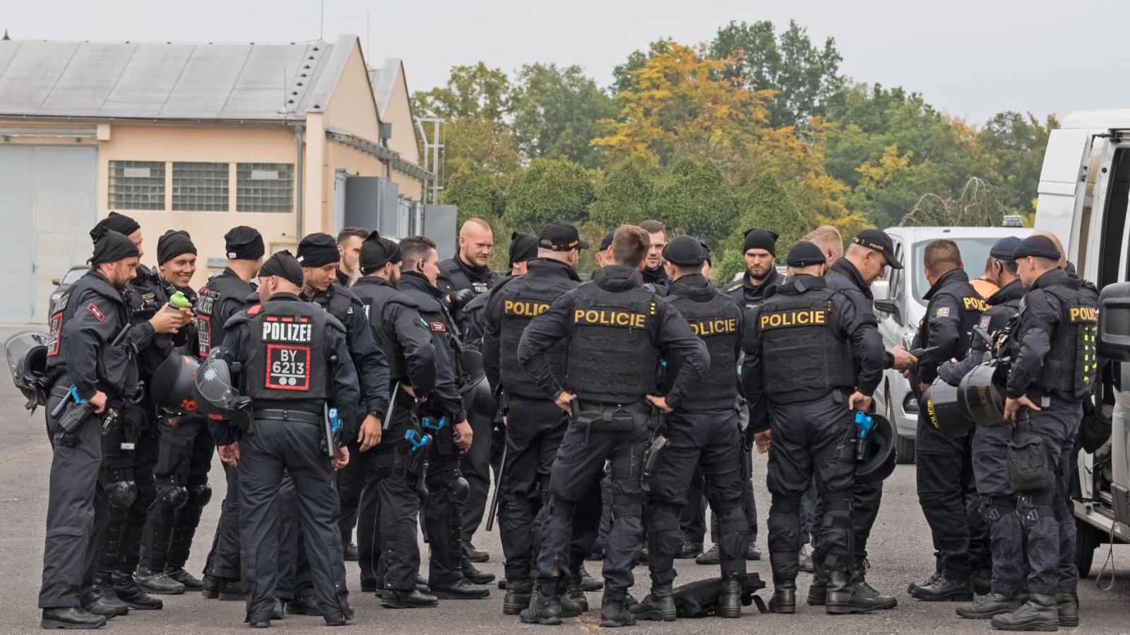 1. den - společné srovnávací cvičení pořádkových a zásahových jednotek