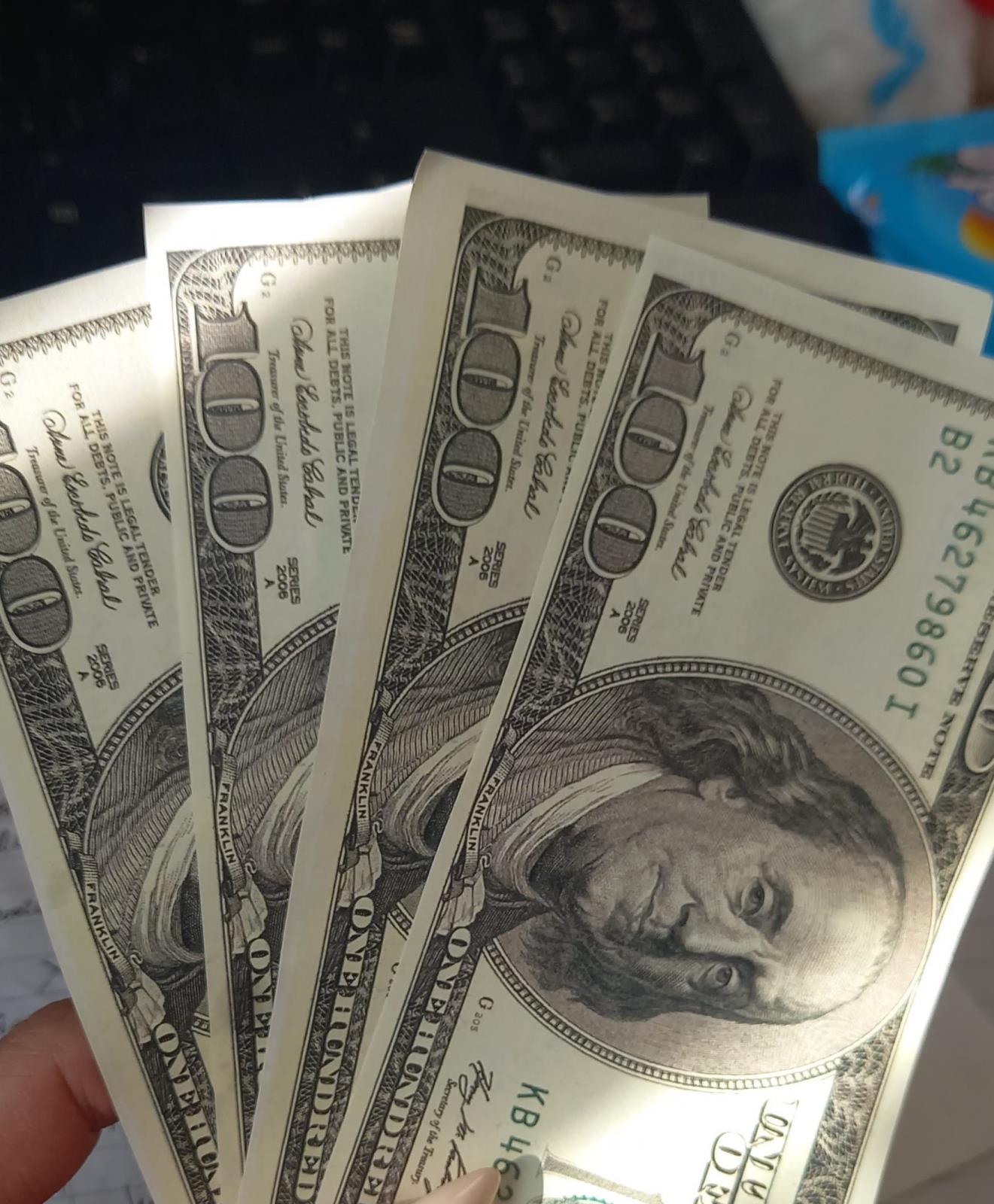 100 USD bankovky.jpg