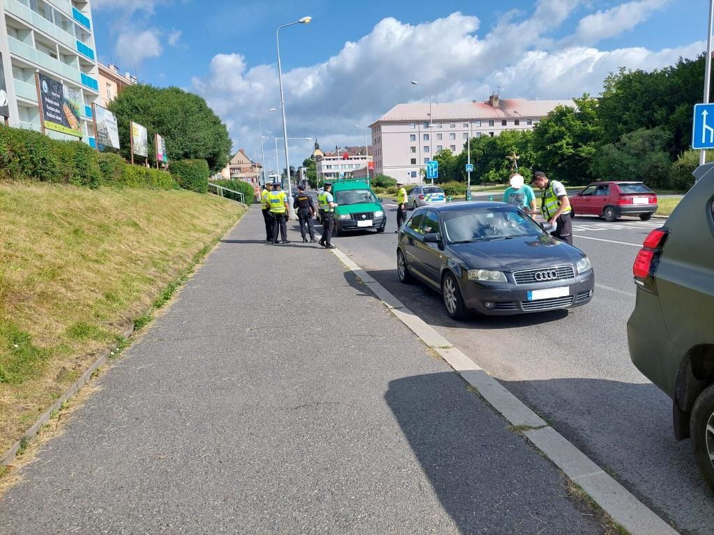 15 Řízení křižovatky policií