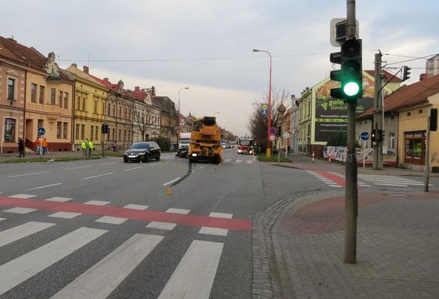 1nezastavil na červenou