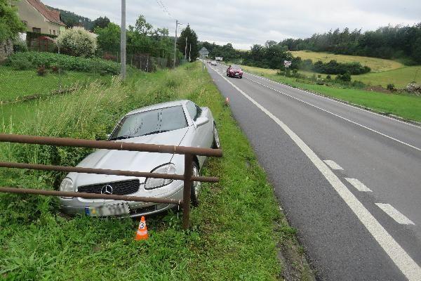 2 Mercedes Benz.jpg