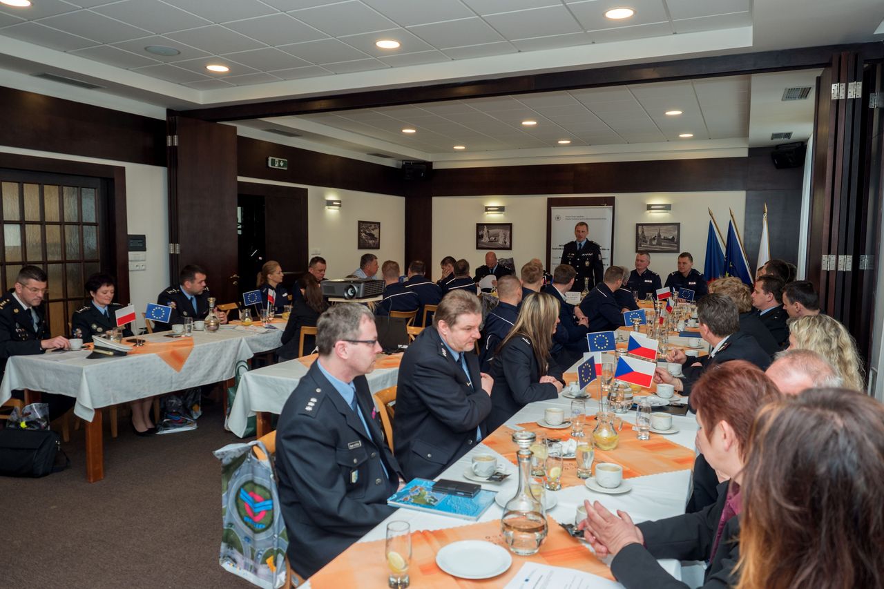 2 konference1.jpg