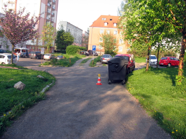 2) kontajner.
