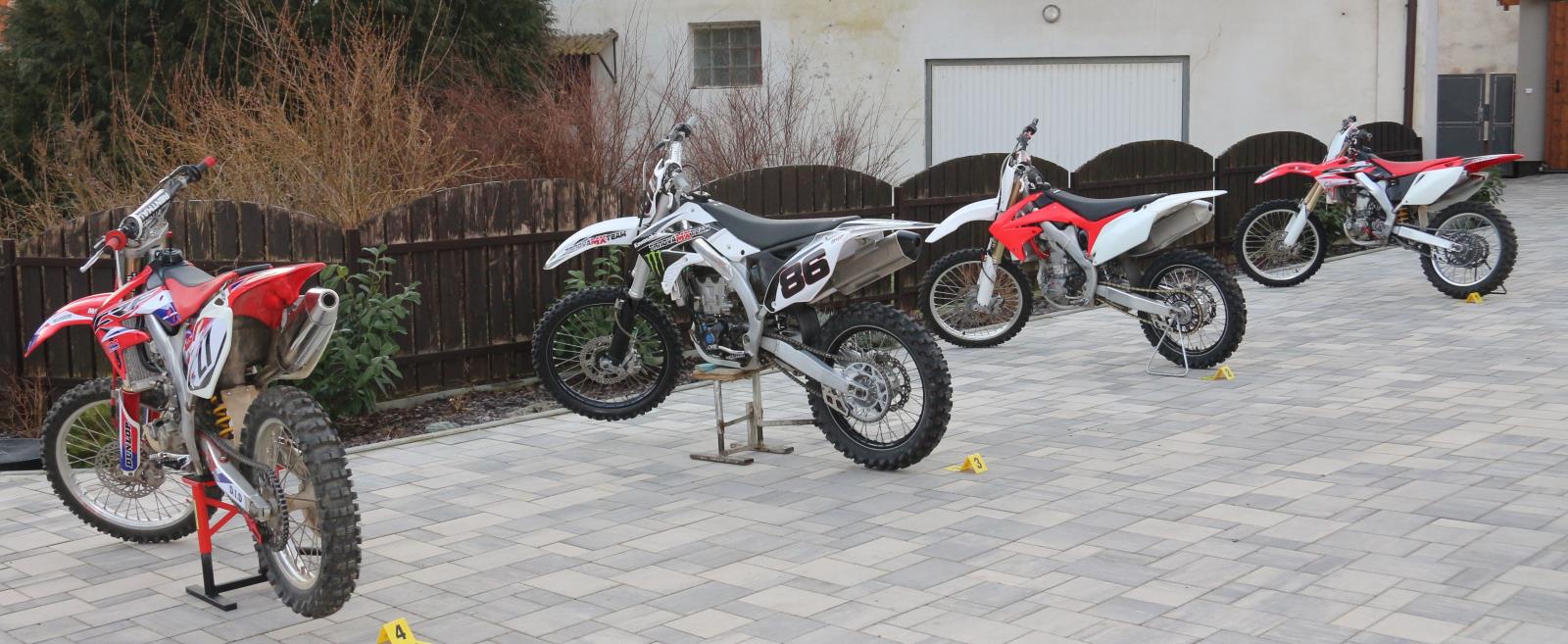 2 motorky2.jpg