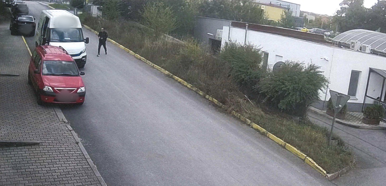 2 podezřelý muž.jpg