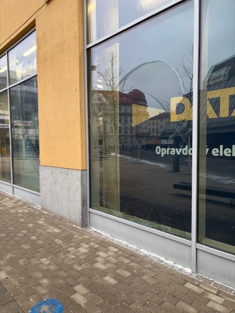 2 poškozená výloha .jpg