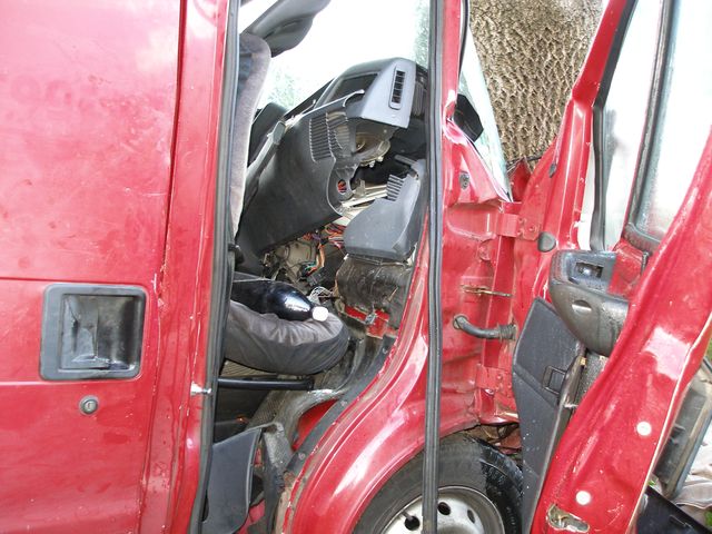 21.6.2009 - Bílá Voda, čelní náraz Peugeot Boxer x strom