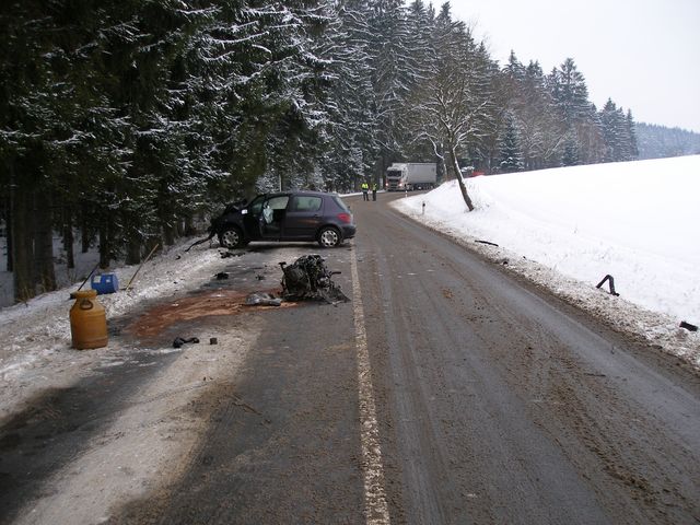 22.12.2009 - II/312, střet Peugeot 307 x strom