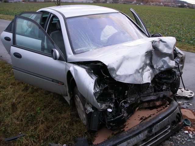 25.11.2009 - u Darebnice, střet Peugeot Partner x Renault Laguna