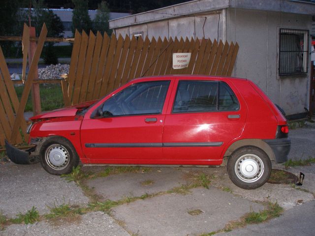 25.8.2009 - Česká Třebová, střet Renault x oplocení