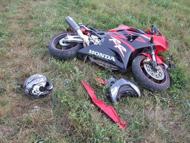 28.9.2009 - I/43 u Albrechtic, havárie motocyklu, 1x usmrcení