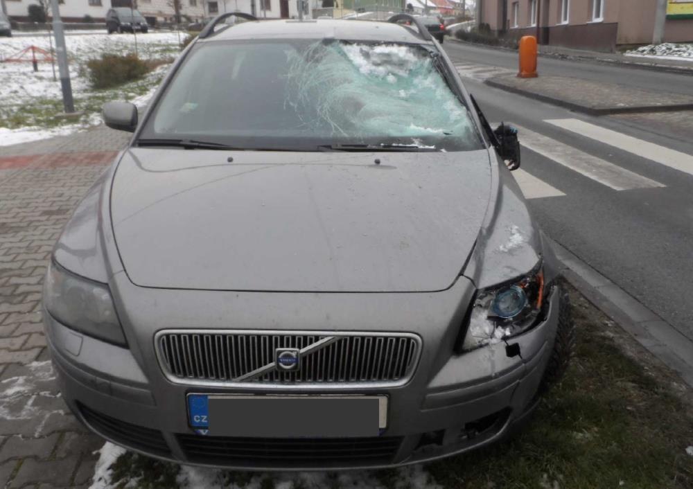 2poničené auto