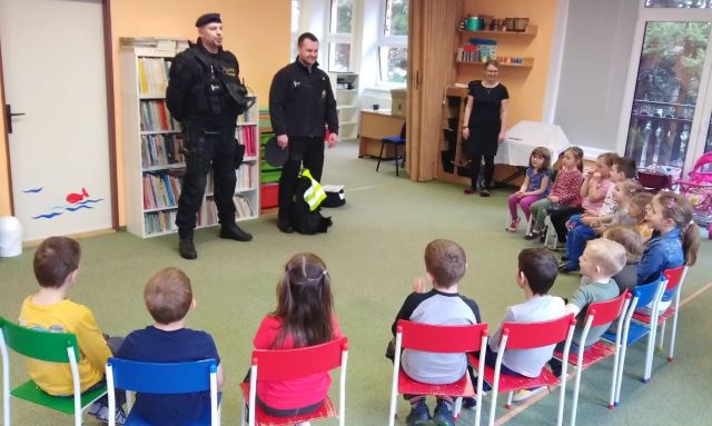 3 Návštěva policistů v MŠ (3).jpg
