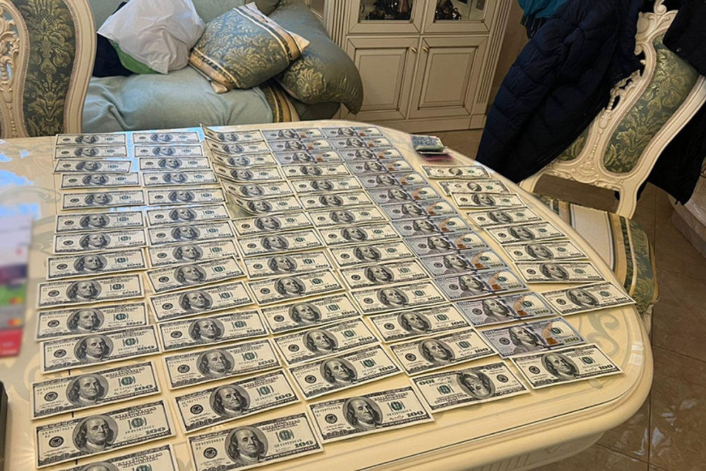3 Realizace UA - False banker - peníze - USD.jpg