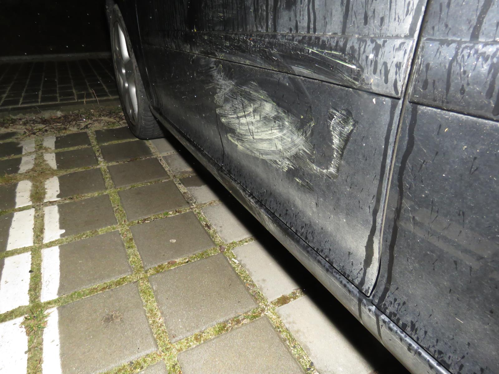 3 VW Golf-poškozená karoserie.jpg