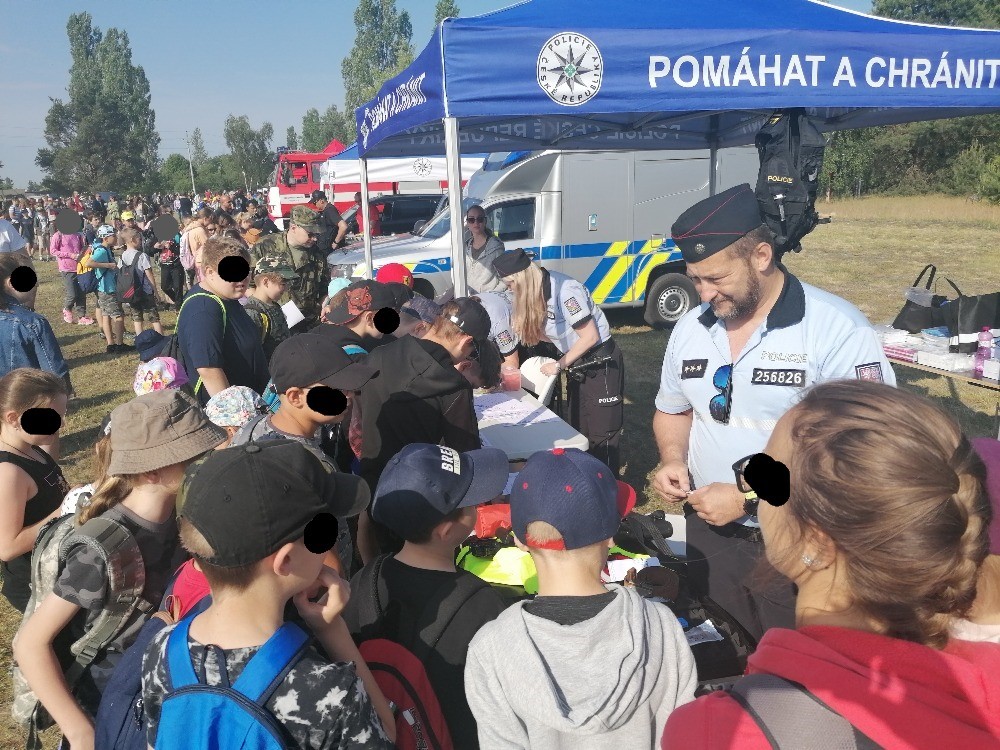 Policisté představili dětem svou práci