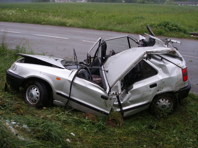 31.5.2009 - Knapovec, Š Felicia - náraz do stromu