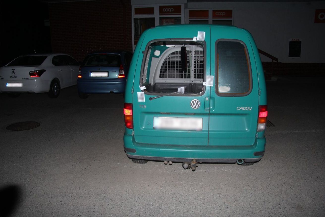 4 Poškozené vozidlo.jpg