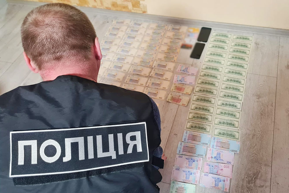4 Realizace UA - False banker - peníze.jpg