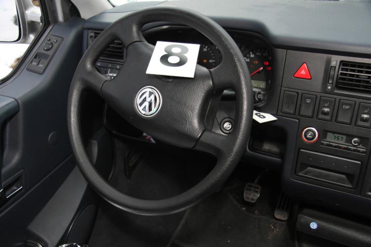 4 VW Caravelle.jpg