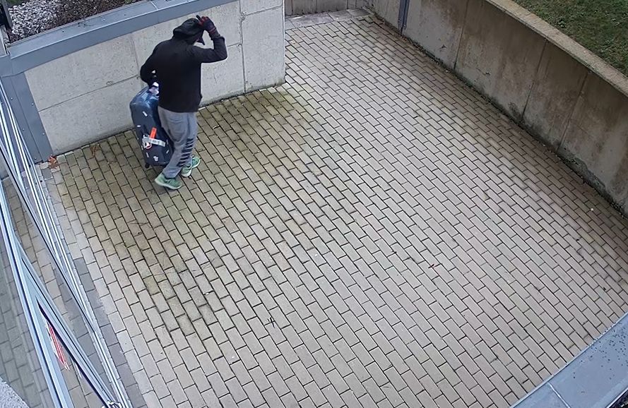 4 podezřelý 1 vloupání do bytu.jpg