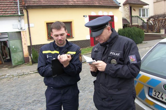 4 pozar domu v Hluku