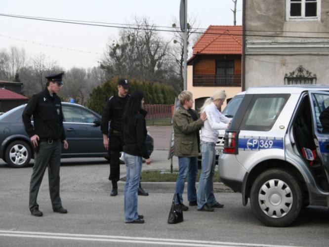 5 Žena se vzdala policii