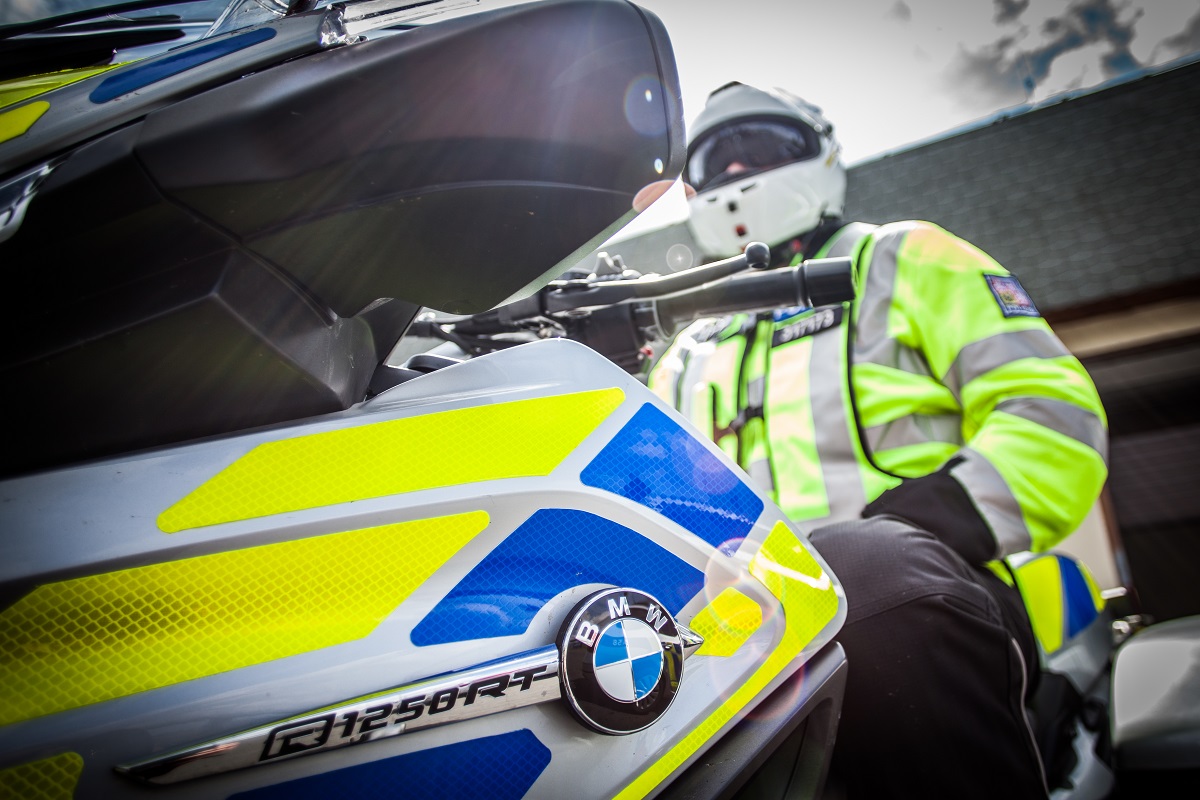 9- policista na motorce detail.jpg