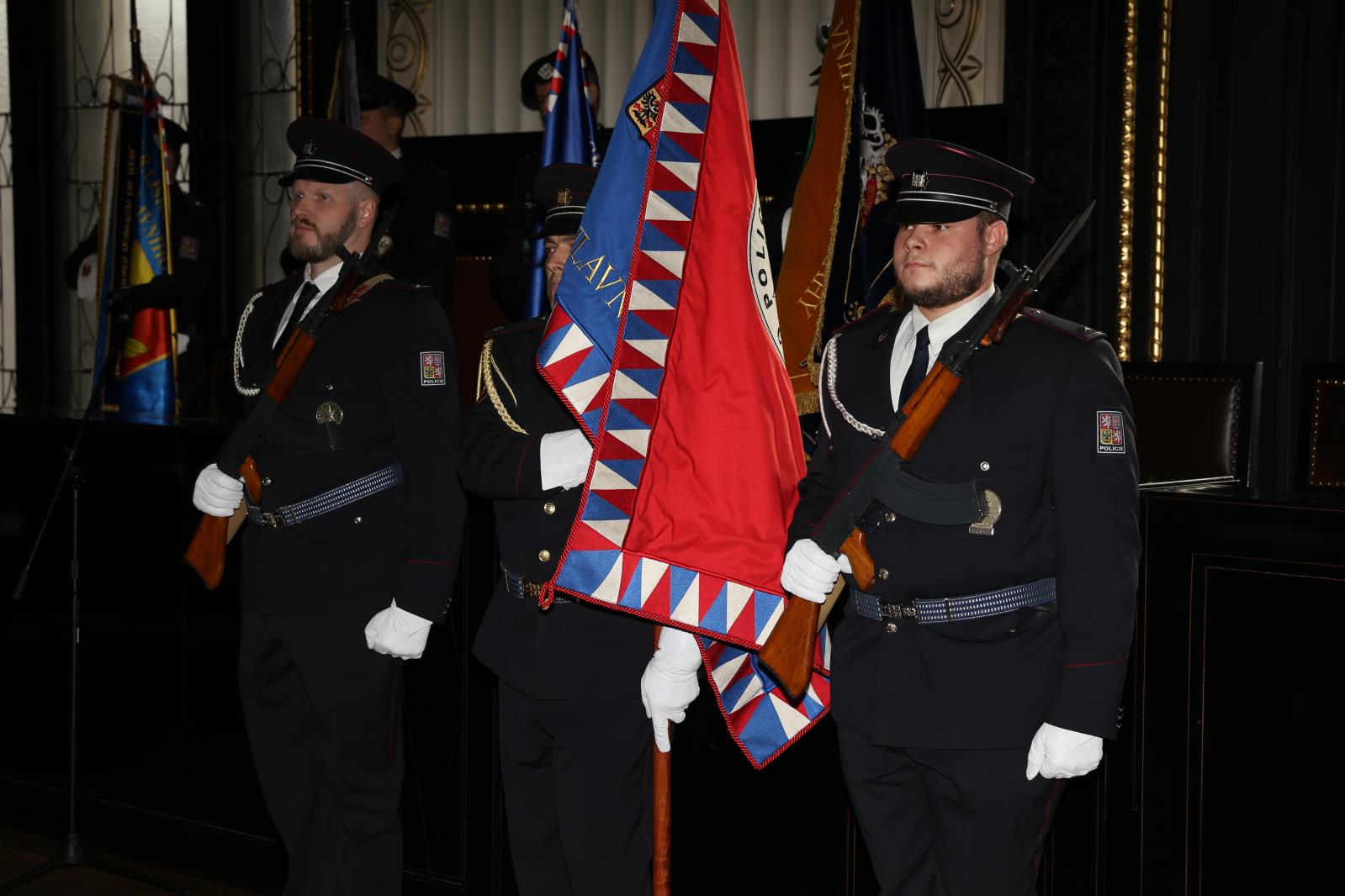 9 zástava pražské policie.JPG