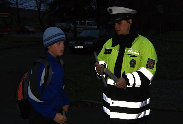 Foto: PČR/ ještě za šera vyrazili policisté za chodci