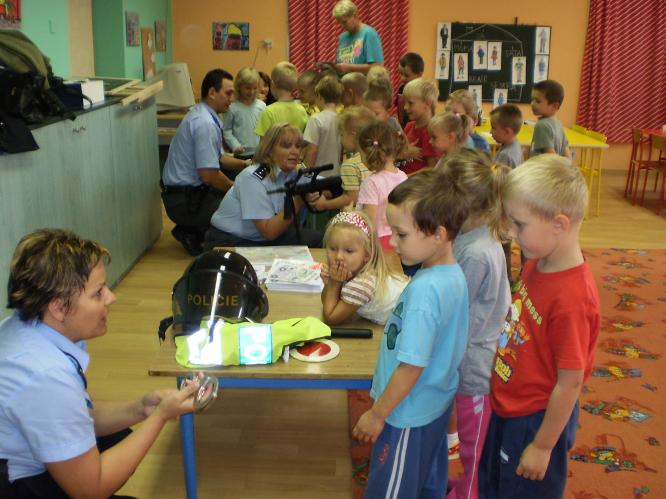 Beseda - ukázka policejní výzbroje