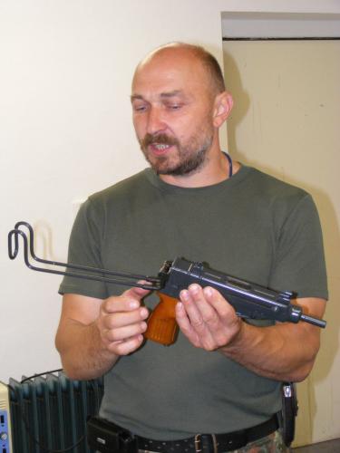 Beseda-ukázka zbraní.jpg