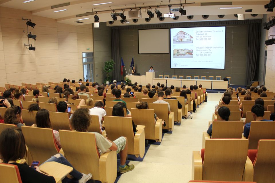 Beseda zahraniční studenti